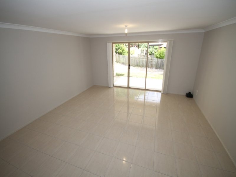 Photo - 20 Moeller Place, Mansfield QLD 4122 - Image 4