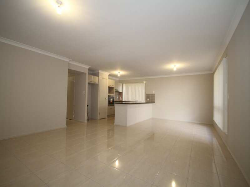 Photo - 20 Moeller Place, Mansfield QLD 4122 - Image 5