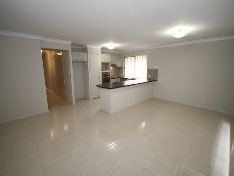 Photo - 20 Moeller Place, Mansfield QLD 4122 - Image 9