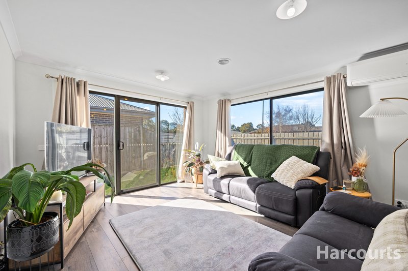 Photo - 20 Montane Boulevard, Newborough VIC 3825 - Image 5