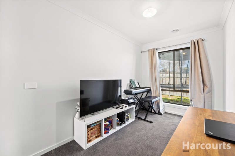 Photo - 20 Montane Boulevard, Newborough VIC 3825 - Image 6