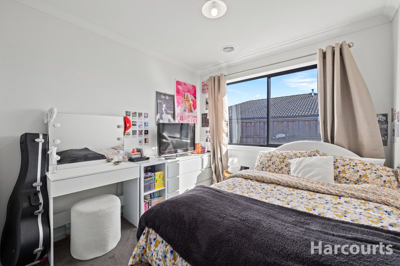 Photo - 20 Montane Boulevard, Newborough VIC 3825 - Image 10