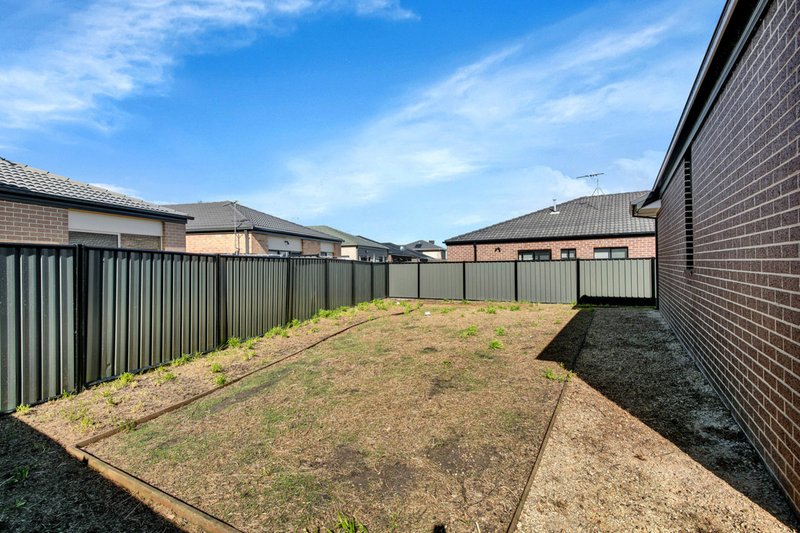 Photo - 20 Montpellier Crescent, Craigieburn VIC 3064 - Image 9