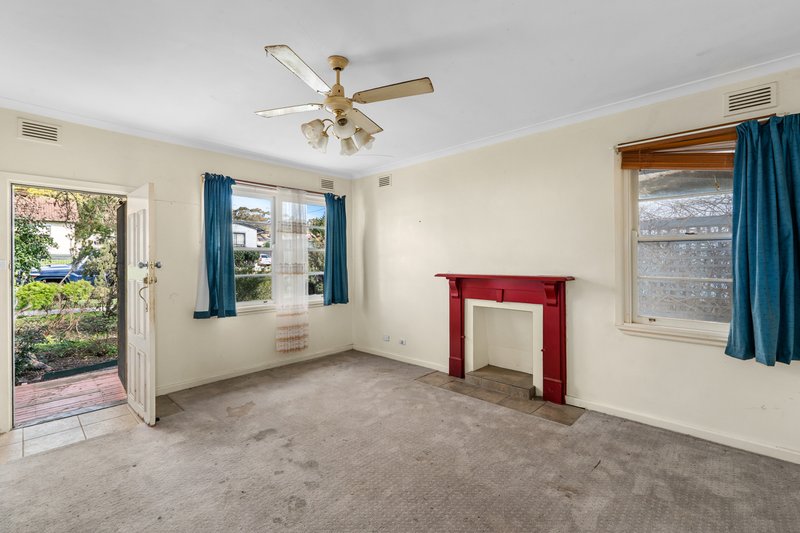 Photo - 20 Morison Crescent, Seymour VIC 3660 - Image 5