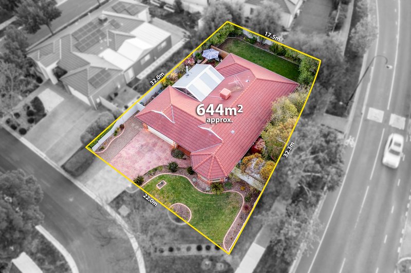 Photo - 20 Mosman Way, Craigieburn VIC 3064 - Image 3