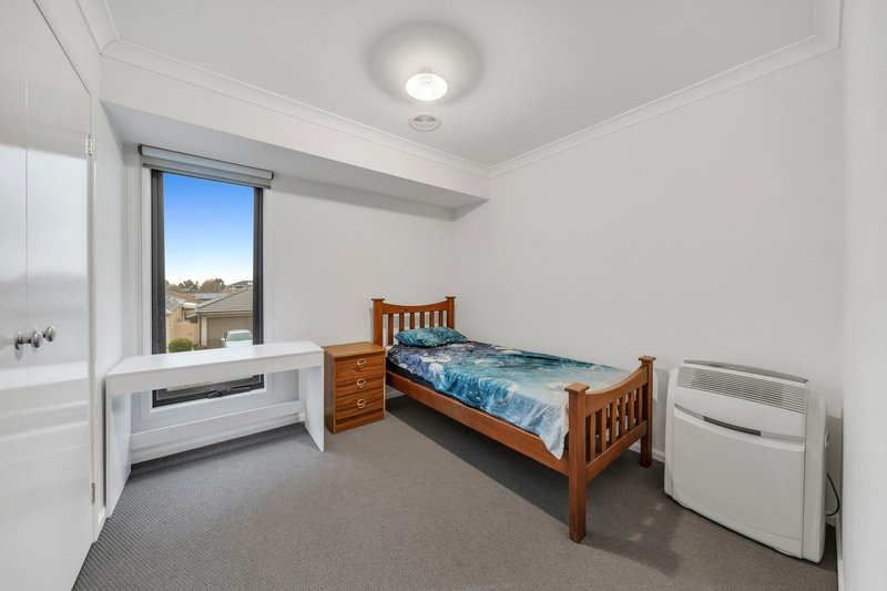 Photo - 20 Mossey Crescent, Cranbourne East VIC 3977 - Image 9