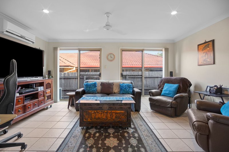 Photo - 20 Mountain View Crescent, Mount Warren Park QLD 4207 - Image 4