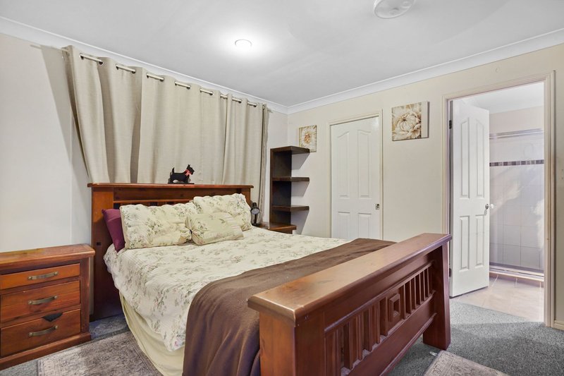 Photo - 20 Mountain View Crescent, Mount Warren Park QLD 4207 - Image 8