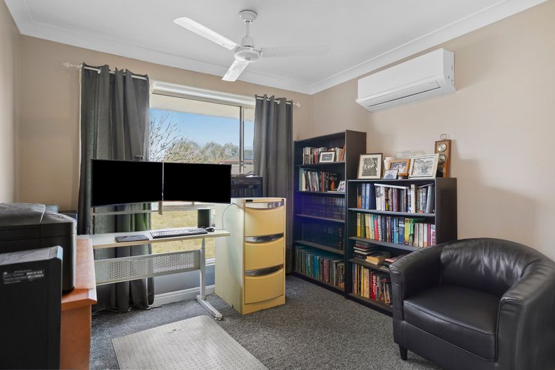 Photo - 20 Mountain View Crescent, Mount Warren Park QLD 4207 - Image 11