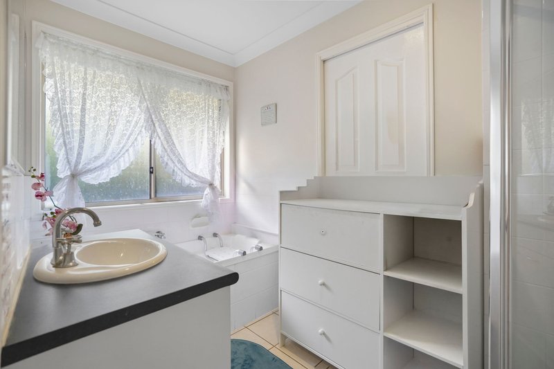 Photo - 20 Mountain View Crescent, Mount Warren Park QLD 4207 - Image 13