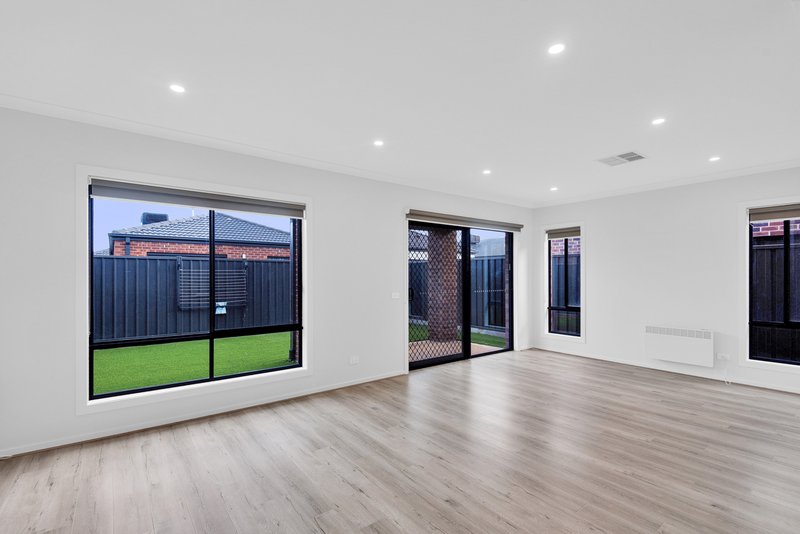 Photo - 20 Napier Street, Tarneit VIC 3029 - Image 11