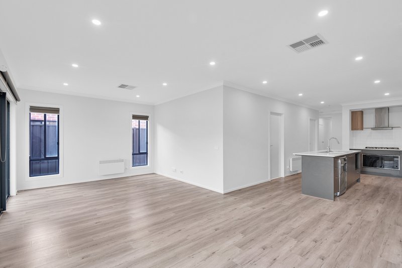 Photo - 20 Napier Street, Tarneit VIC 3029 - Image 12