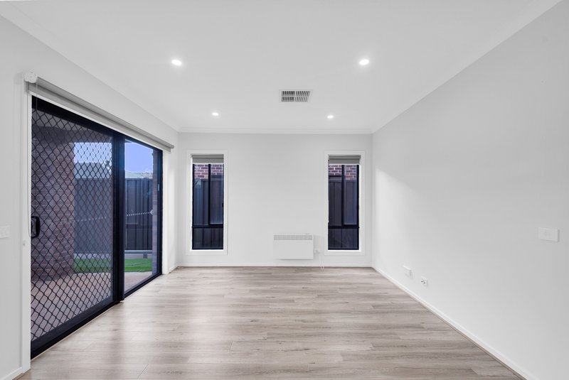 Photo - 20 Napier Street, Tarneit VIC 3029 - Image 13