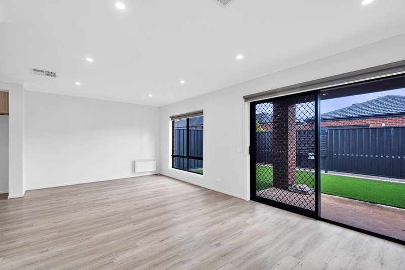 Photo - 20 Napier Street, Tarneit VIC 3029 - Image 14
