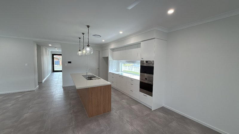 Photo - 20 Naranja Crescent, Benowa QLD 4217 - Image 2