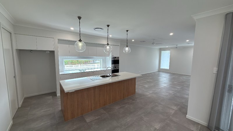 Photo - 20 Naranja Crescent, Benowa QLD 4217 - Image 10