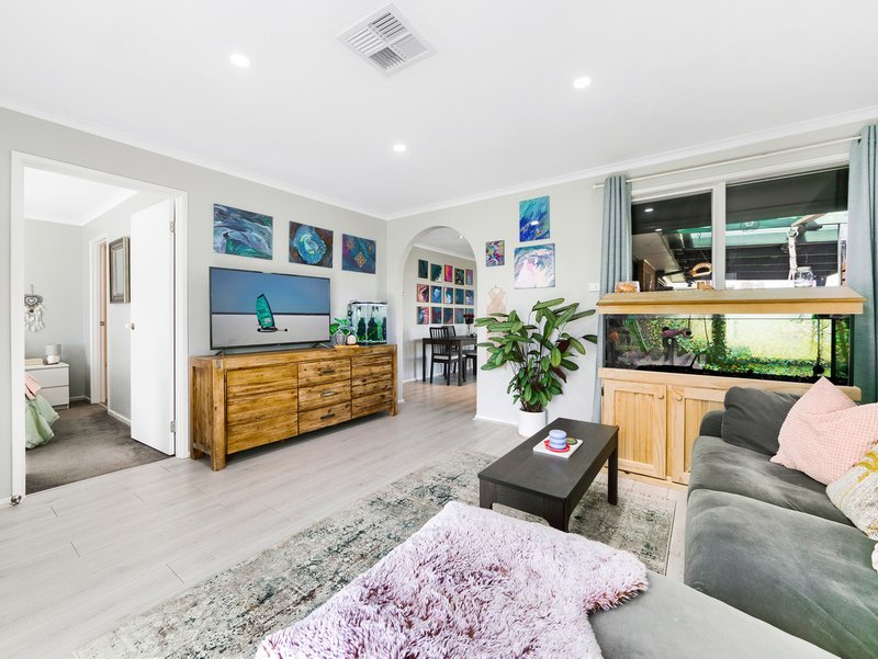 Photo - 20 Navarre Drive, Cranbourne West VIC 3977 - Image 3
