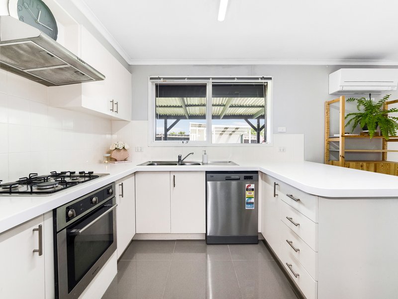 Photo - 20 Navarre Drive, Cranbourne West VIC 3977 - Image 7