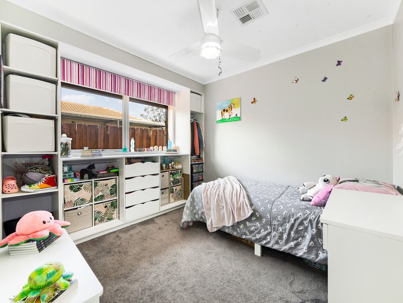 Photo - 20 Navarre Drive, Cranbourne West VIC 3977 - Image 9