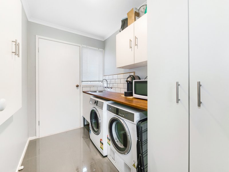 Photo - 20 Navarre Drive, Cranbourne West VIC 3977 - Image 13