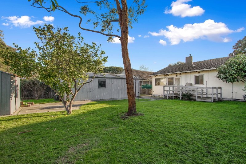 Photo - 20 Norfolk Crescent, Frankston North VIC 3200 - Image 6