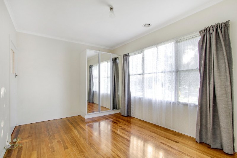 Photo - 20 Norfolk Crescent, Frankston North VIC 3200 - Image 7