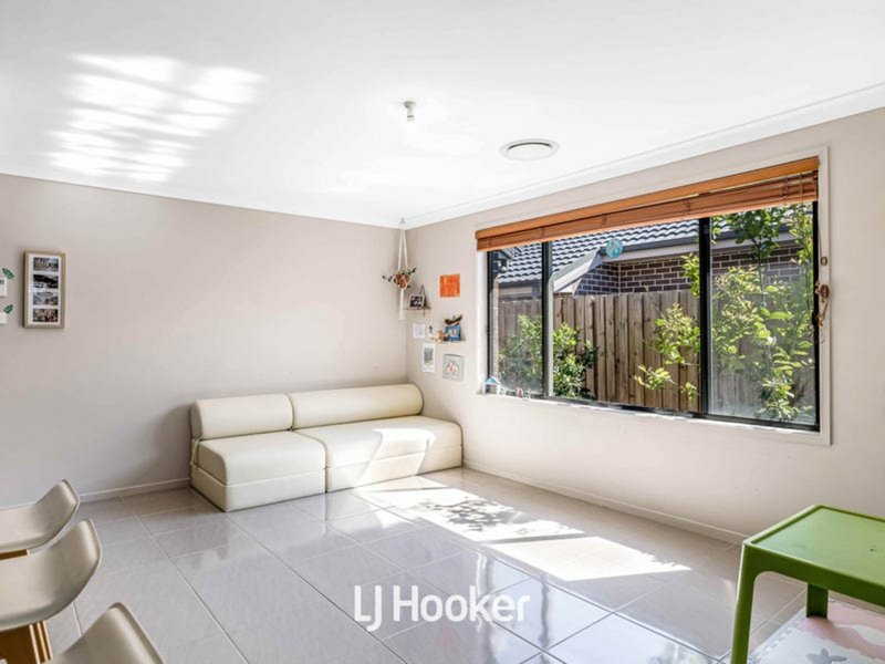 Photo - 20 Northbourne Drive, Marsden Park NSW 2765 - Image 4