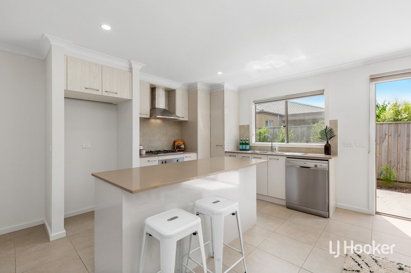 Photo - 20 Oberon Street, Point Cook VIC 3030 - Image 3