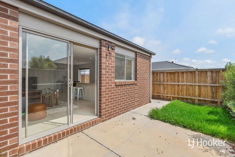 Photo - 20 Oberon Street, Point Cook VIC 3030 - Image 14