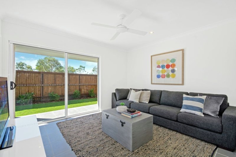 Photo - 20 Ochre Crescent, Caloundra West QLD 4551 - Image 4