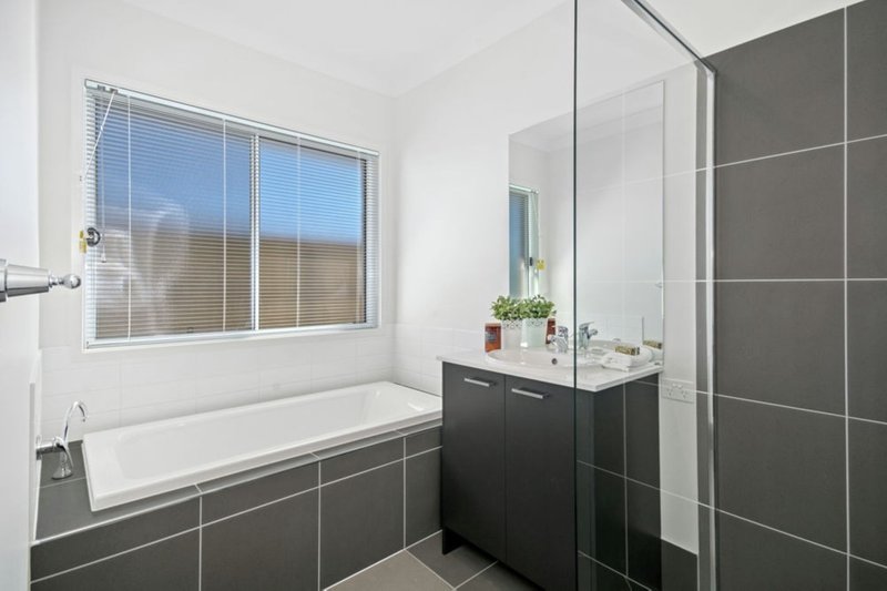 Photo - 20 Ochre Crescent, Caloundra West QLD 4551 - Image 12