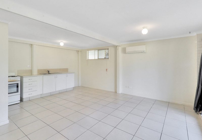 Photo - 20 O'Malley Street, Loganlea QLD 4131 - Image 9