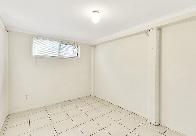 Photo - 20 O'Malley Street, Loganlea QLD 4131 - Image 11