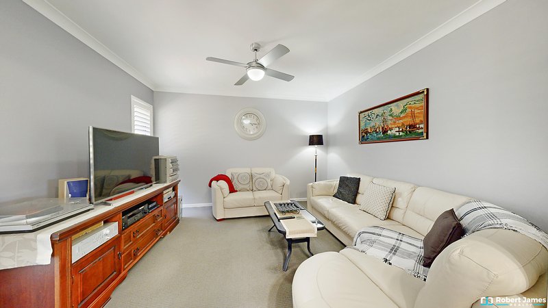 Photo - 20 Omaroo Place, Cooran QLD 4569 - Image 11