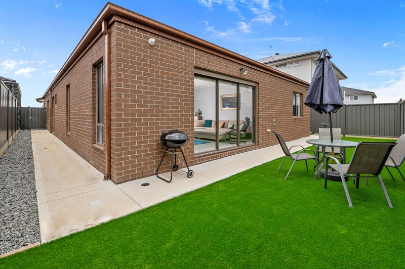 Photo - 20 Opulent Boulevard, Tarneit VIC 3029 - Image 14