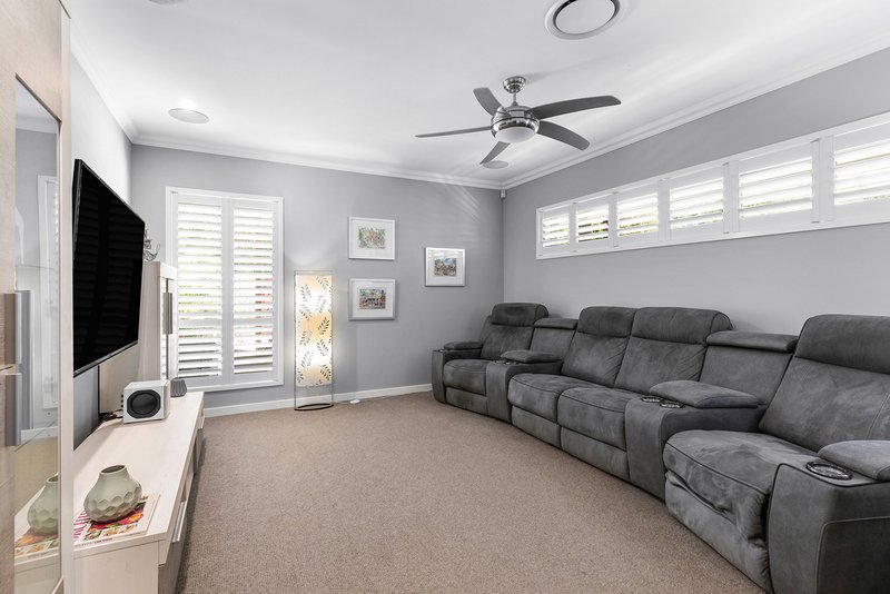 Photo - 20 Outlook Crescent, Bridgeman Downs QLD 4035 - Image 10