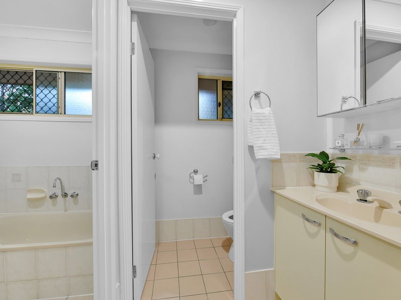 Photo - 20 Oxley Place, Forest Lake QLD 4078 - Image 4