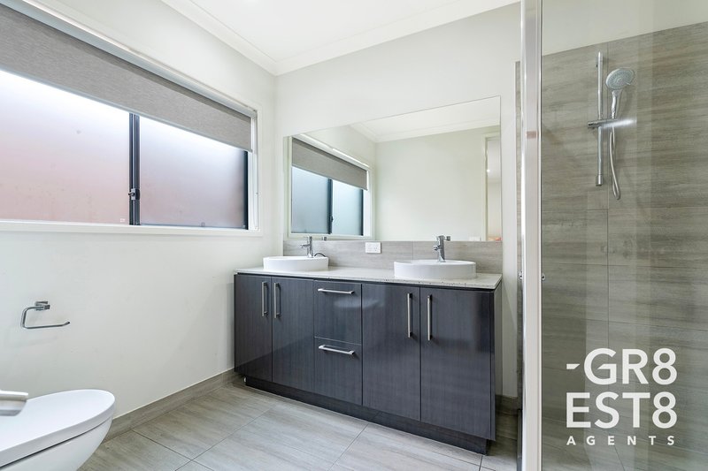 Photo - 20 Panama Road, Cranbourne West VIC 3977 - Image 5