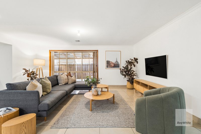 Photo - 20 Parmelia Drive, Taylors Lakes VIC 3038 - Image 2