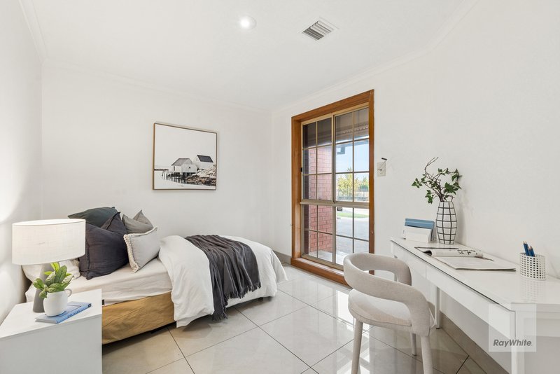 Photo - 20 Parmelia Drive, Taylors Lakes VIC 3038 - Image 11