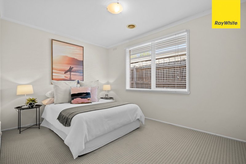 Photo - 20 Perry Close, Melton VIC 3337 - Image 4