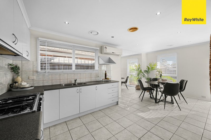 Photo - 20 Perry Close, Melton VIC 3337 - Image 12