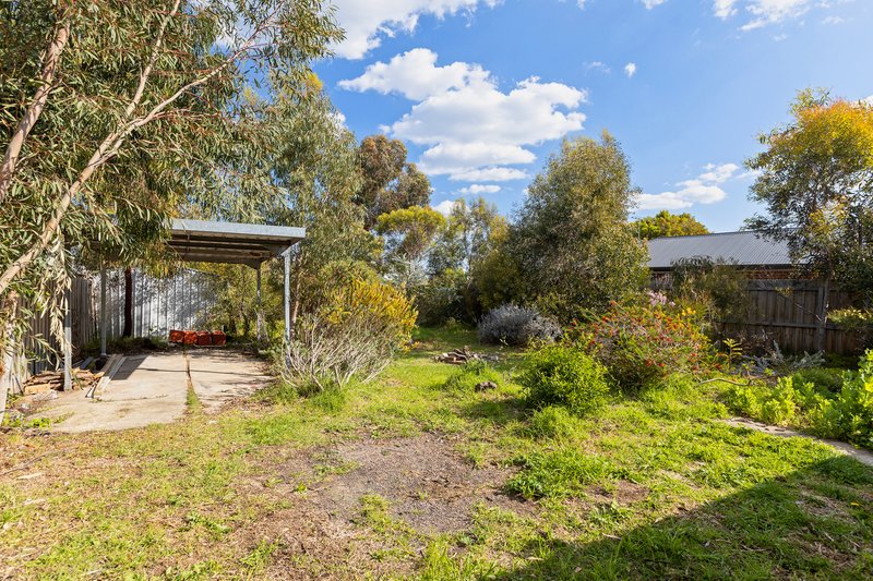 Photo - 20 Pettitt Crescent, Norlane VIC 3214 - Image 6