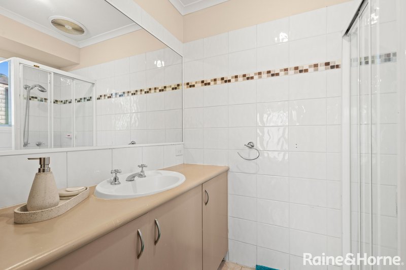 Photo - 20 Pinnock Avenue, Roxburgh Park VIC 3064 - Image 3