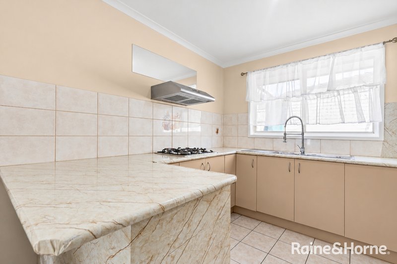 Photo - 20 Pinnock Avenue, Roxburgh Park VIC 3064 - Image 7