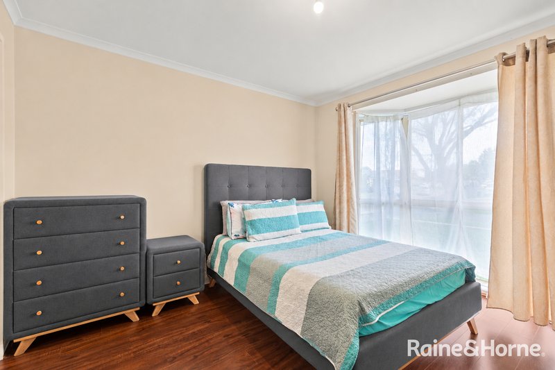 Photo - 20 Pinnock Avenue, Roxburgh Park VIC 3064 - Image 9