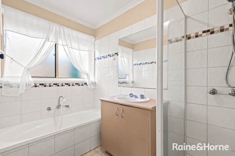 Photo - 20 Pinnock Avenue, Roxburgh Park VIC 3064 - Image 10
