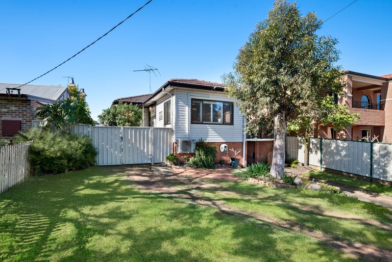 20 Railway Parade, Glenfield NSW 2167