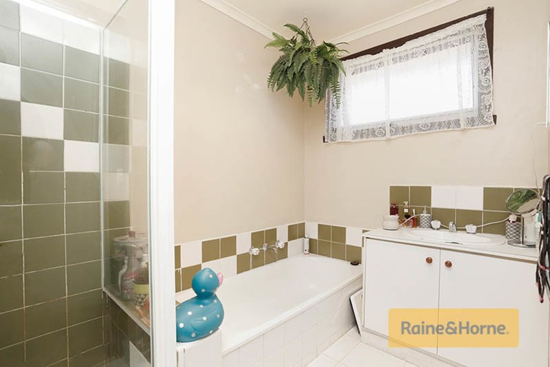 Photo - 20 Raleighs Road, Melton VIC 3337 - Image 5