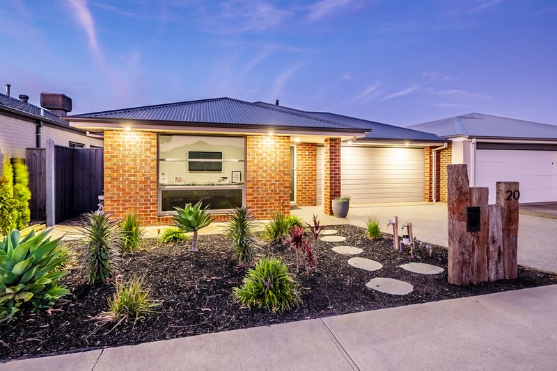 20 Ranfurlie Boulevard, Cranbourne West VIC 3977